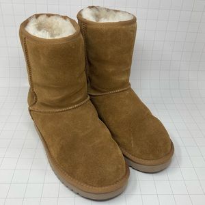 Sz 7 wide Koolaburra by UGG chestnut brown classic short sheepskin boots EUC
